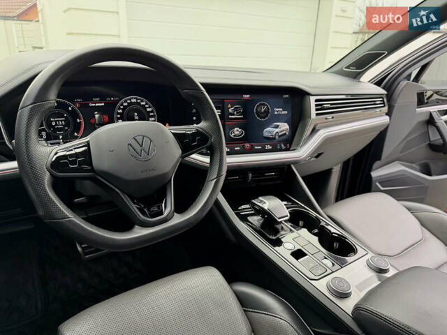 Чорний Фольксваген Туарег, об'ємом двигуна 3 л та пробігом 105 тис. км за 57888 $, фото 76 на Automoto.ua