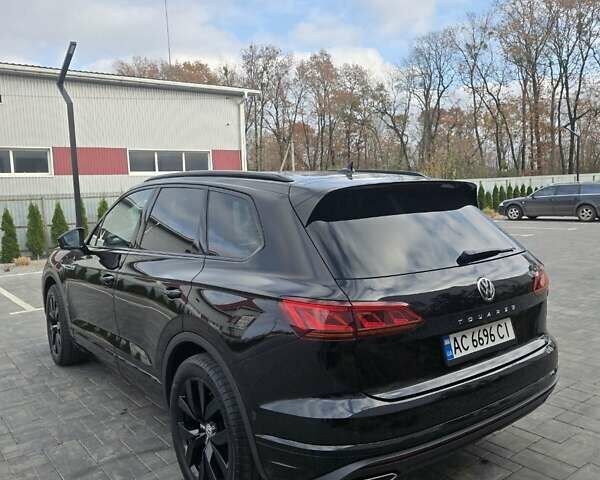 Черный Фольксваген Туарег, объемом двигателя 2.97 л и пробегом 135 тыс. км за 47000 $, фото 1 на Automoto.ua