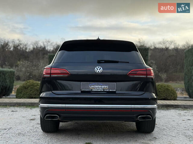 Черный Фольксваген Туарег, объемом двигателя 2.97 л и пробегом 280 тыс. км за 37900 $, фото 6 на Automoto.ua
