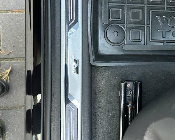 Черный Фольксваген Туарег, объемом двигателя 2.97 л и пробегом 264 тыс. км за 44000 $, фото 54 на Automoto.ua