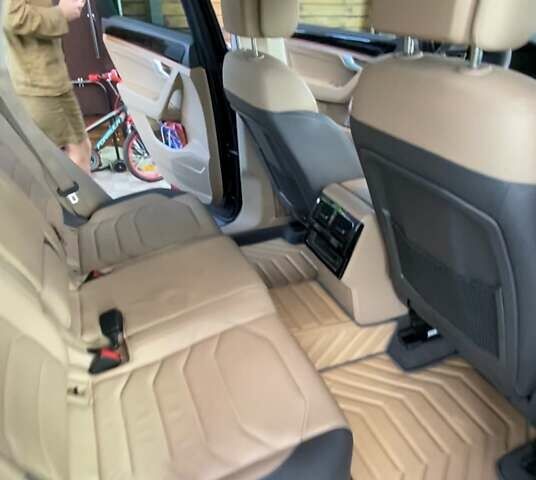 Черный Фольксваген Туарег, объемом двигателя 3 л и пробегом 248 тыс. км за 35000 $, фото 1 на Automoto.ua