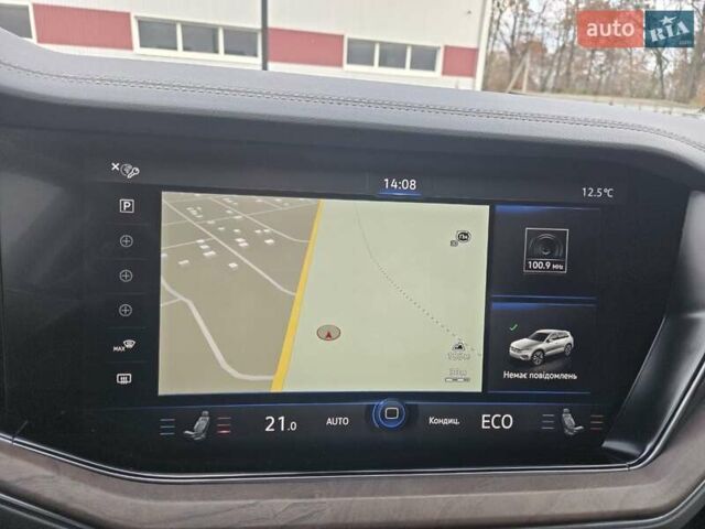 Черный Фольксваген Туарег, объемом двигателя 2.97 л и пробегом 135 тыс. км за 47000 $, фото 18 на Automoto.ua