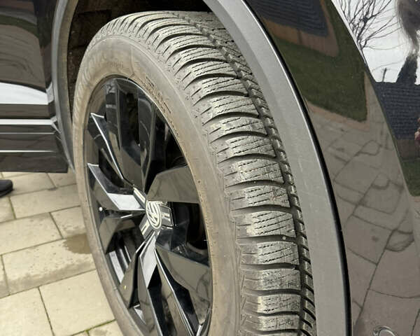 Черный Фольксваген Туарег, объемом двигателя 2.97 л и пробегом 135 тыс. км за 45500 $, фото 42 на Automoto.ua