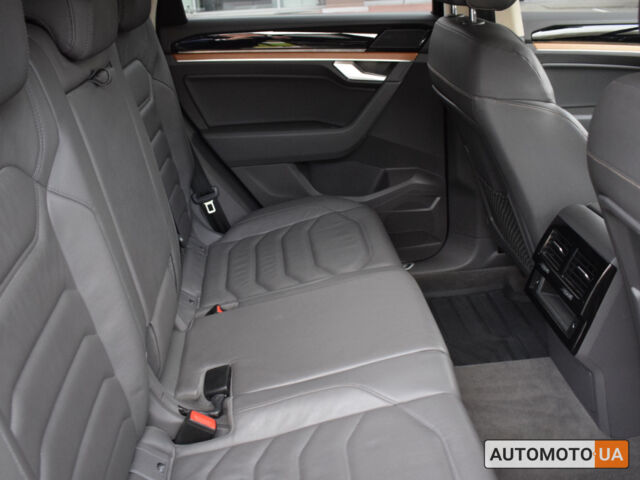 Чорний Фольксваген Туарег, об'ємом двигуна 3 л та пробігом 145 тис. км за 39805 $, фото 6 на Automoto.ua