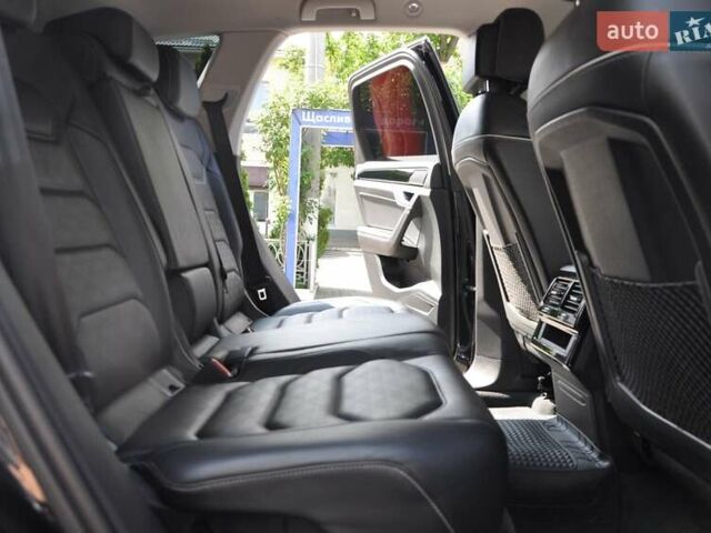 Черный Фольксваген Туарег, объемом двигателя 2.97 л и пробегом 138 тыс. км за 46400 $, фото 17 на Automoto.ua