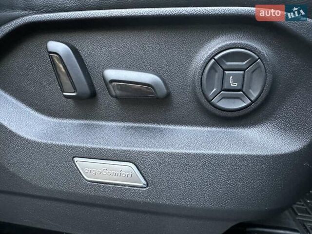 Черный Фольксваген Туарег, объемом двигателя 2.97 л и пробегом 264 тыс. км за 44000 $, фото 48 на Automoto.ua