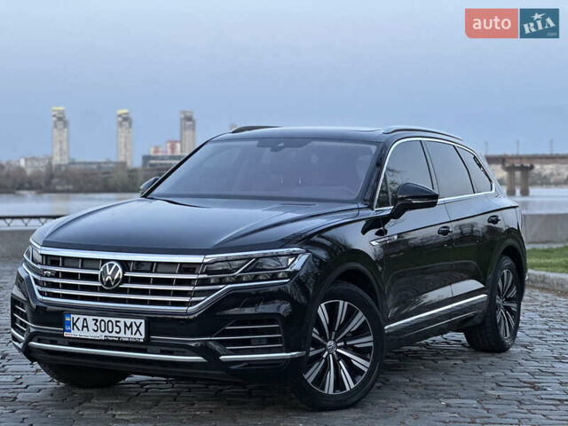 Черный Фольксваген Туарег, объемом двигателя 3 л и пробегом 229 тыс. км за 39999 $, фото 4 на Automoto.ua