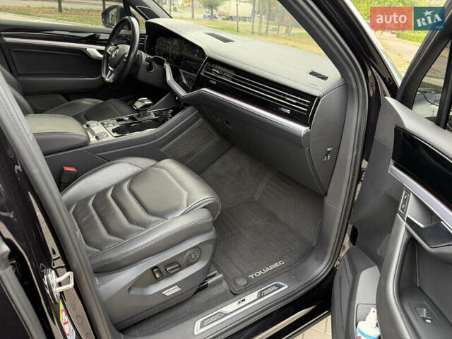 Чорний Фольксваген Туарег, об'ємом двигуна 3 л та пробігом 190 тис. км за 44500 $, фото 22 на Automoto.ua