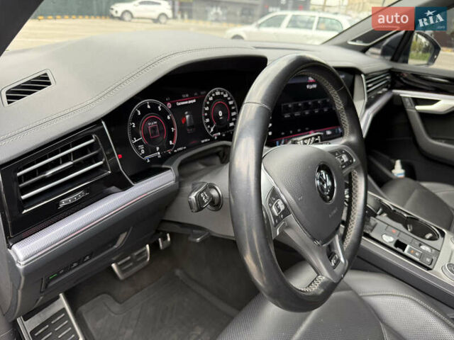 Чорний Фольксваген Туарег, об'ємом двигуна 3 л та пробігом 190 тис. км за 44500 $, фото 14 на Automoto.ua