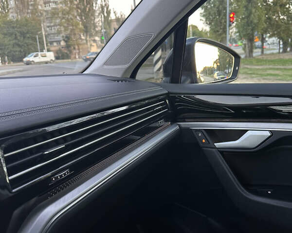 Черный Фольксваген Туарег, объемом двигателя 2.97 л и пробегом 154 тыс. км за 46000 $, фото 5 на Automoto.ua