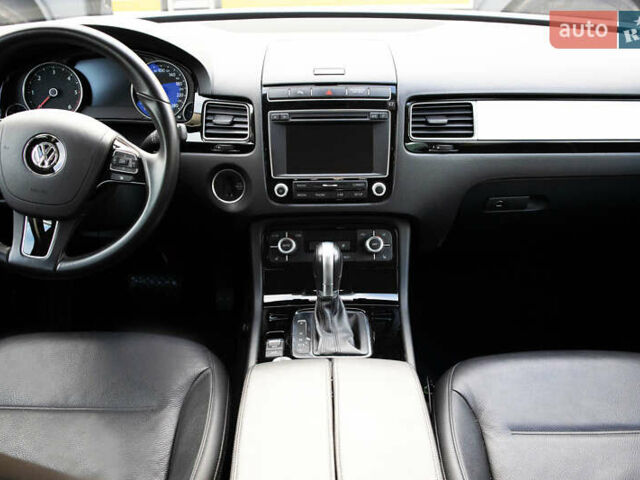 Чорний Фольксваген Туарег, об'ємом двигуна 3 л та пробігом 106 тис. км за 32519 $, фото 16 на Automoto.ua