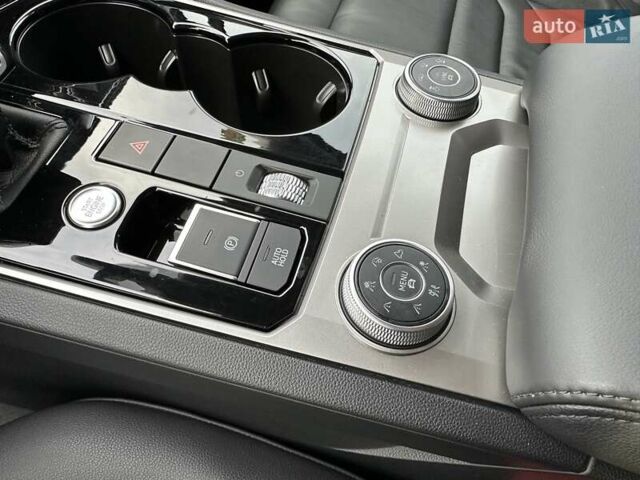 Черный Фольксваген Туарег, объемом двигателя 2.97 л и пробегом 96 тыс. км за 45500 $, фото 29 на Automoto.ua