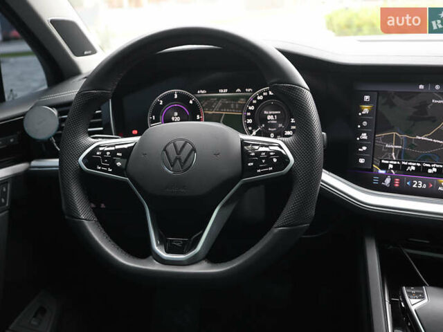 Черный Фольксваген Туарег, объемом двигателя 2.97 л и пробегом 252 тыс. км за 40500 $, фото 22 на Automoto.ua