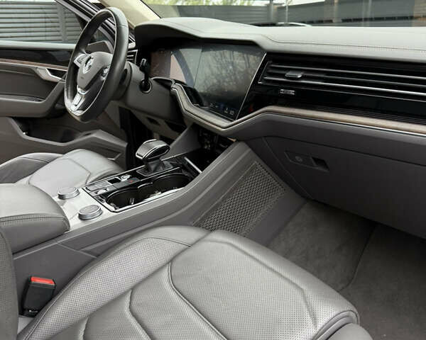 Черный Фольксваген Туарег, объемом двигателя 2.97 л и пробегом 135 тыс. км за 45500 $, фото 23 на Automoto.ua