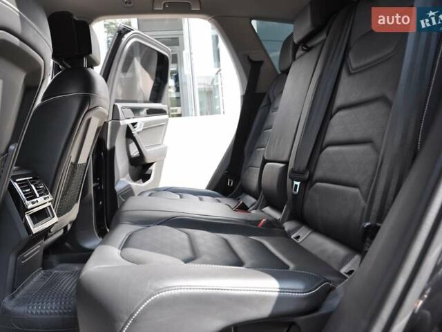 Черный Фольксваген Туарег, объемом двигателя 2.97 л и пробегом 138 тыс. км за 46400 $, фото 16 на Automoto.ua