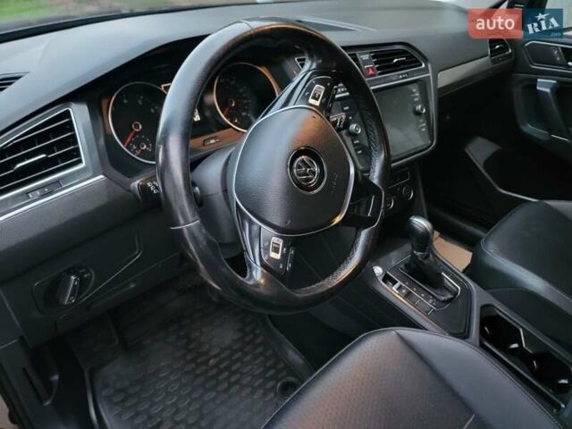 Чорний Фольксваген Туарег, об'ємом двигуна 2 л та пробігом 83 тис. км за 18900 $, фото 13 на Automoto.ua