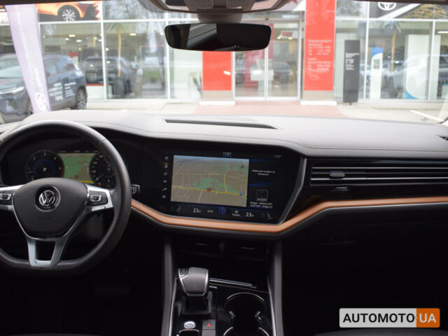 Чорний Фольксваген Туарег, об'ємом двигуна 3 л та пробігом 145 тис. км за 39805 $, фото 7 на Automoto.ua