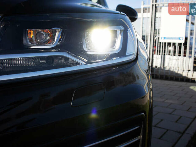 Чорний Фольксваген Туарег, об'ємом двигуна 3 л та пробігом 106 тис. км за 32519 $, фото 9 на Automoto.ua