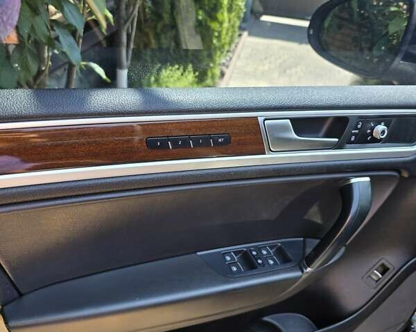 Черный Фольксваген Туарег, объемом двигателя 2.97 л и пробегом 129 тыс. км за 32000 $, фото 16 на Automoto.ua