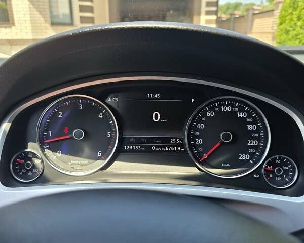 Черный Фольксваген Туарег, объемом двигателя 2.97 л и пробегом 129 тыс. км за 32000 $, фото 33 на Automoto.ua