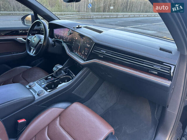 Черный Фольксваген Туарег, объемом двигателя 3 л и пробегом 259 тыс. км за 38999 $, фото 65 на Automoto.ua