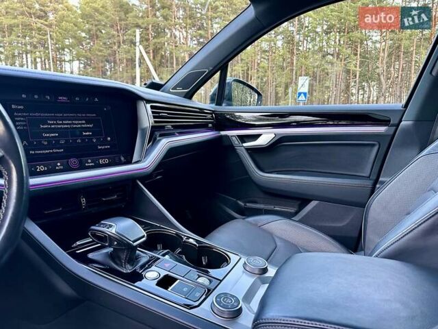 Черный Фольксваген Туарег, объемом двигателя 2.97 л и пробегом 264 тыс. км за 44000 $, фото 32 на Automoto.ua