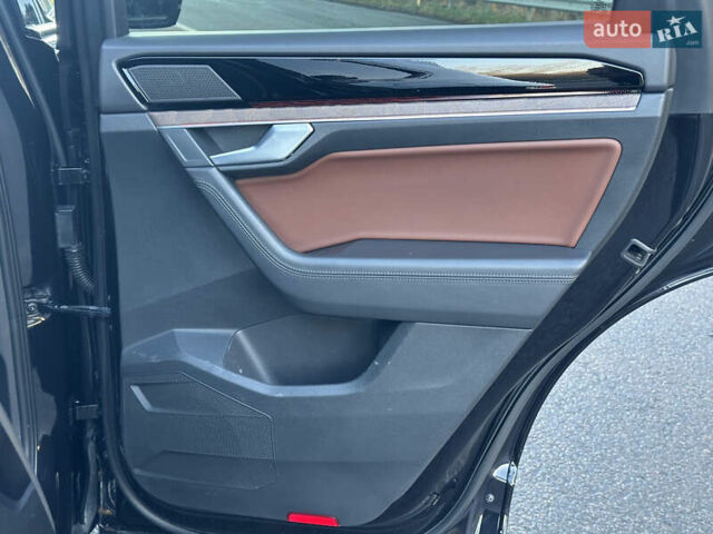 Черный Фольксваген Туарег, объемом двигателя 3 л и пробегом 259 тыс. км за 38999 $, фото 59 на Automoto.ua