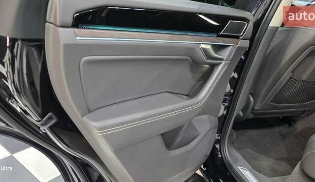 Черный Фольксваген Туарег, объемом двигателя 2.97 л и пробегом 180 тыс. км за 48500 $, фото 18 на Automoto.ua