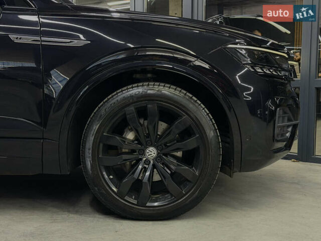 Черный Фольксваген Туарег, объемом двигателя 2.97 л и пробегом 172 тыс. км за 50500 $, фото 4 на Automoto.ua