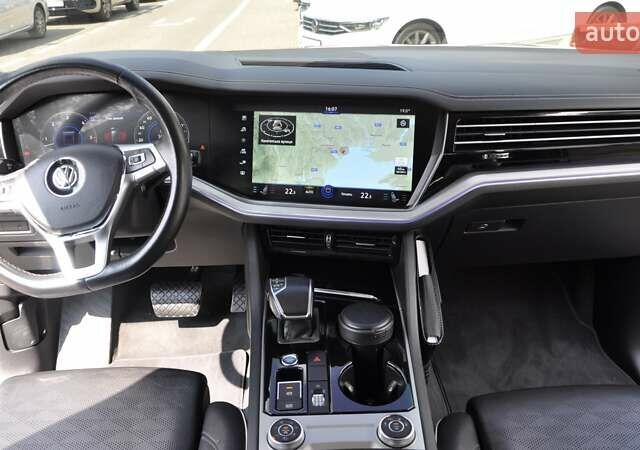 Черный Фольксваген Туарег, объемом двигателя 2.97 л и пробегом 138 тыс. км за 46400 $, фото 29 на Automoto.ua