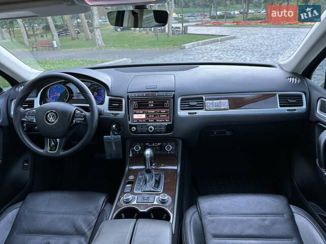 Черный Фольксваген Туарег, объемом двигателя 2.97 л и пробегом 275 тыс. км за 24800 $, фото 26 на Automoto.ua