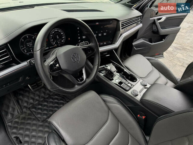 Чорний Фольксваген Туарег, об'ємом двигуна 3 л та пробігом 105 тис. км за 57888 $, фото 57 на Automoto.ua