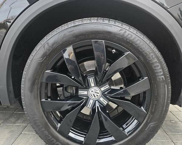 Черный Фольксваген Туарег, объемом двигателя 2.97 л и пробегом 135 тыс. км за 47000 $, фото 12 на Automoto.ua