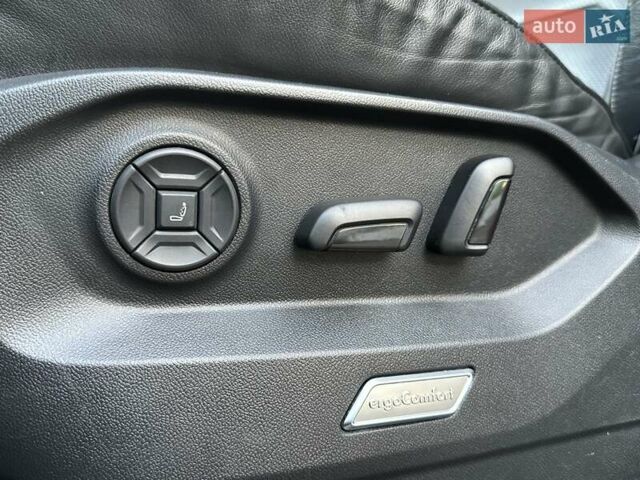 Черный Фольксваген Туарег, объемом двигателя 2.97 л и пробегом 264 тыс. км за 44000 $, фото 47 на Automoto.ua