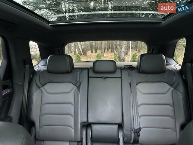 Черный Фольксваген Туарег, объемом двигателя 2.97 л и пробегом 264 тыс. км за 44000 $, фото 70 на Automoto.ua