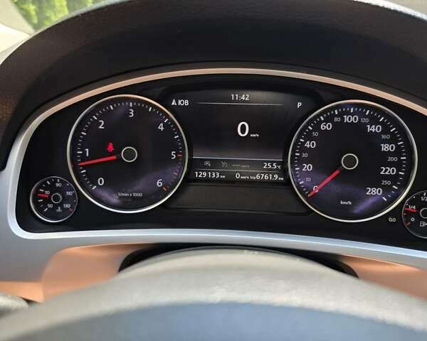 Черный Фольксваген Туарег, объемом двигателя 2.97 л и пробегом 129 тыс. км за 32000 $, фото 35 на Automoto.ua