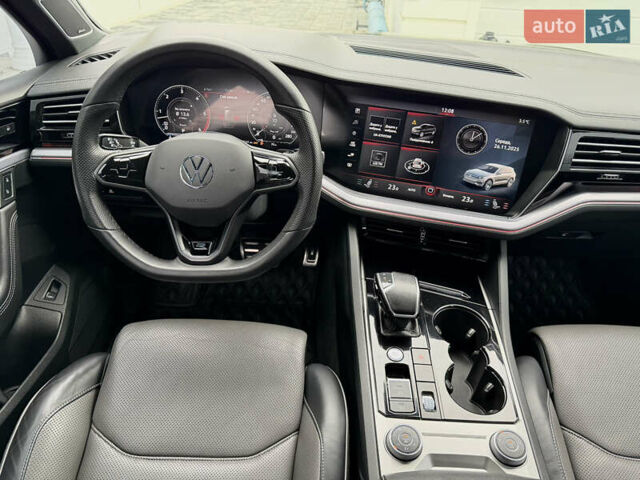 Чорний Фольксваген Туарег, об'ємом двигуна 3 л та пробігом 99 тис. км за 57888 $, фото 79 на Automoto.ua