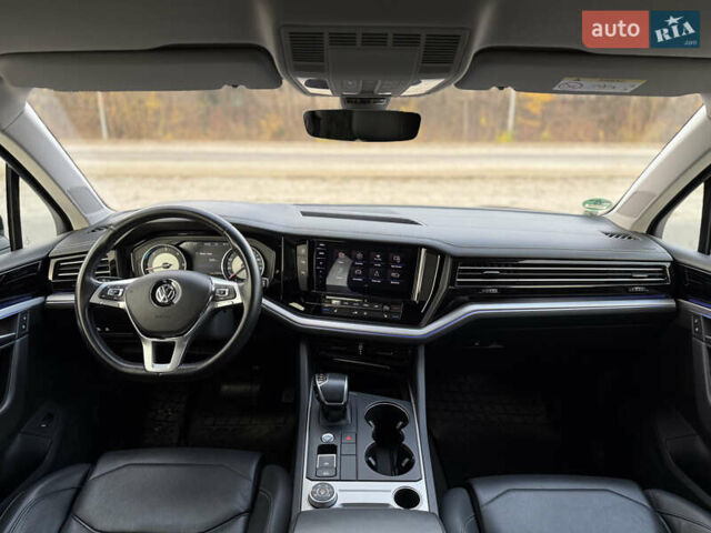 Черный Фольксваген Туарег, объемом двигателя 2.97 л и пробегом 280 тыс. км за 37900 $, фото 16 на Automoto.ua