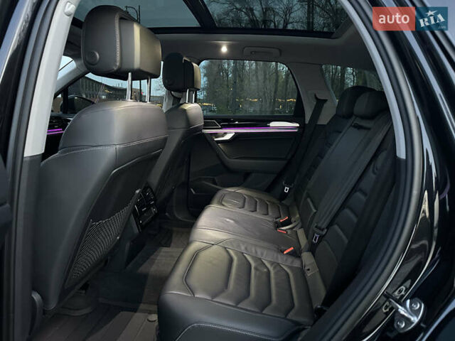 Черный Фольксваген Туарег, объемом двигателя 3 л и пробегом 229 тыс. км за 39999 $, фото 37 на Automoto.ua