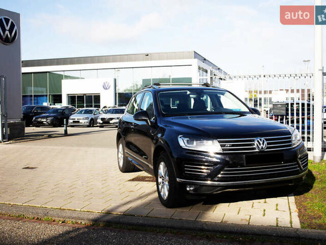 Чорний Фольксваген Туарег, об'ємом двигуна 3 л та пробігом 106 тис. км за 32519 $, фото 2 на Automoto.ua