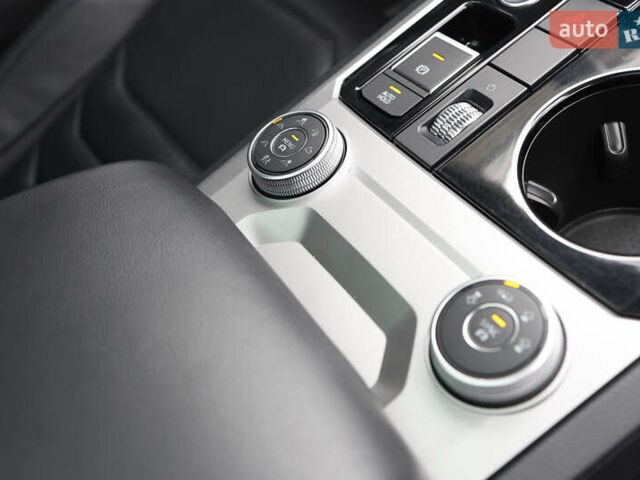 Черный Фольксваген Туарег, объемом двигателя 2.97 л и пробегом 252 тыс. км за 40500 $, фото 32 на Automoto.ua