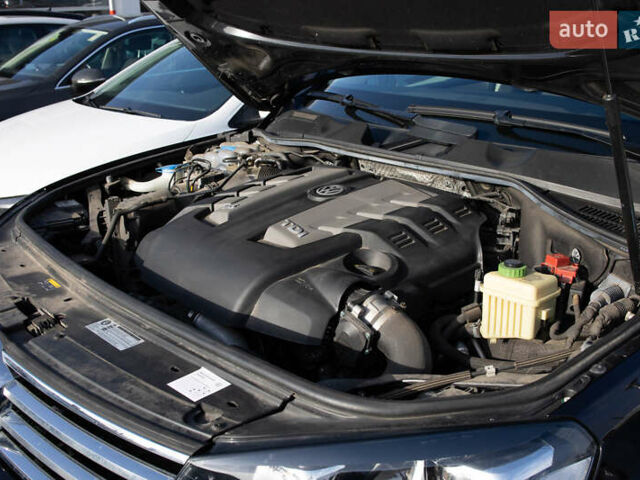 Чорний Фольксваген Туарег, об'ємом двигуна 3 л та пробігом 106 тис. км за 32519 $, фото 23 на Automoto.ua