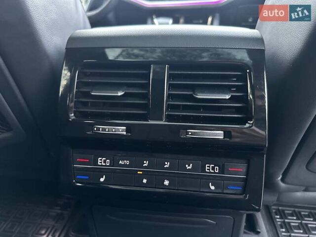 Черный Фольксваген Туарег, объемом двигателя 2.97 л и пробегом 264 тыс. км за 44000 $, фото 57 на Automoto.ua