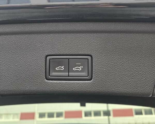 Черный Фольксваген Туарег, объемом двигателя 2.97 л и пробегом 135 тыс. км за 47000 $, фото 19 на Automoto.ua