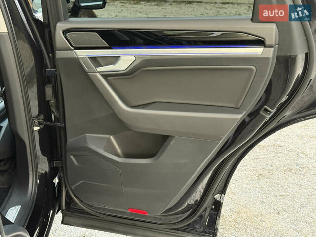 Черный Фольксваген Туарег, объемом двигателя 2.97 л и пробегом 280 тыс. км за 37900 $, фото 24 на Automoto.ua