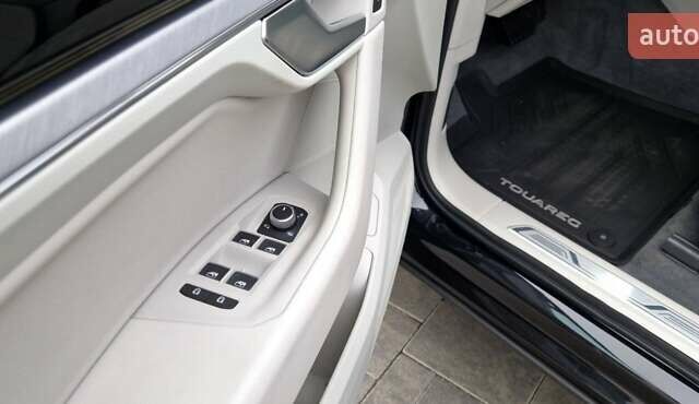 Черный Фольксваген Туарег, объемом двигателя 3 л и пробегом 189 тыс. км за 42800 $, фото 48 на Automoto.ua