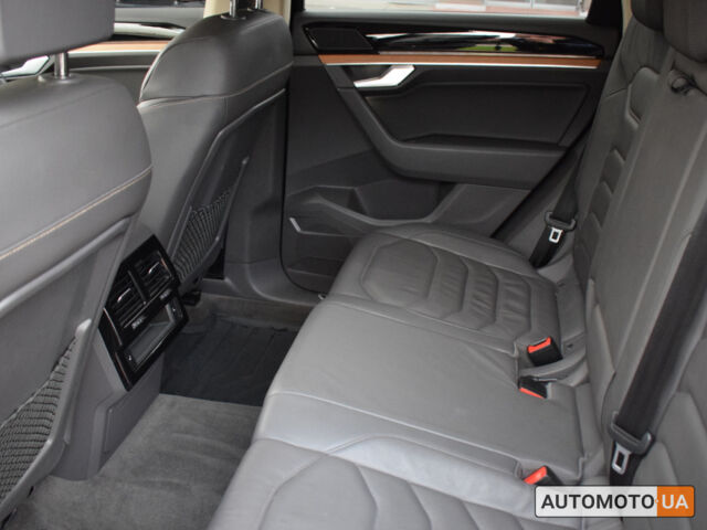 Чорний Фольксваген Туарег, об'ємом двигуна 3 л та пробігом 145 тис. км за 39805 $, фото 10 на Automoto.ua