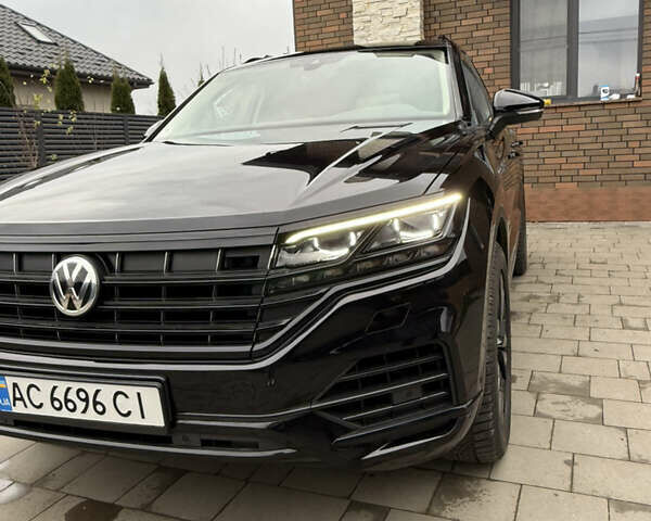 Черный Фольксваген Туарег, объемом двигателя 2.97 л и пробегом 135 тыс. км за 45500 $, фото 2 на Automoto.ua