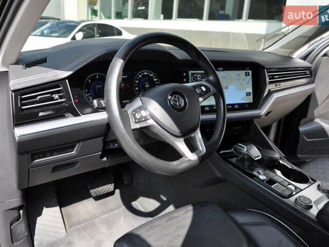 Черный Фольксваген Туарег, объемом двигателя 2.97 л и пробегом 138 тыс. км за 46400 $, фото 25 на Automoto.ua