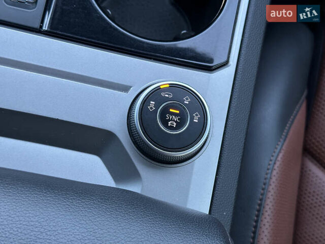 Черный Фольксваген Туарег, объемом двигателя 3 л и пробегом 259 тыс. км за 38999 $, фото 87 на Automoto.ua